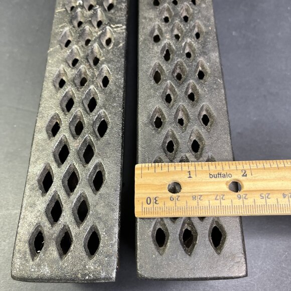 Sur la Table Cast Iron BBQ Grill Humidifier Set Of 2 Vented Lids Neat! CN - Picture 6 of 9